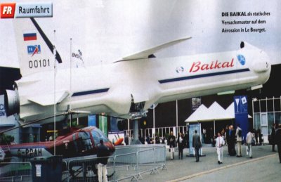 BAIKAL-Präsentation beim Pariser AERO-Salon 2001. copyright Fliegerrevue