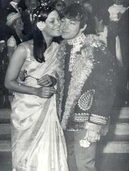 Eric Burdon im Flower Power Gewand